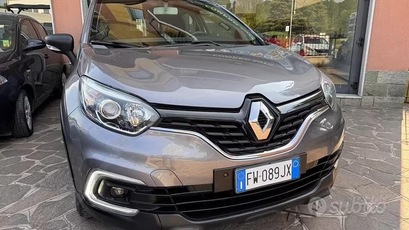 Usado Renault Captur 90 CV (66 kW) 2019 Gris SUV
