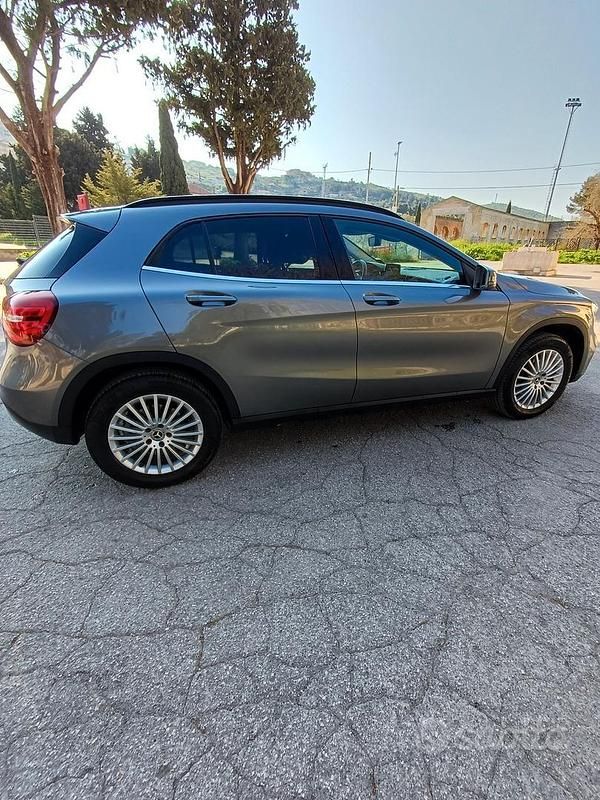Usata Mercedes GLA200 Premium 136 CV (100 kW) 2019 Marrone SUV