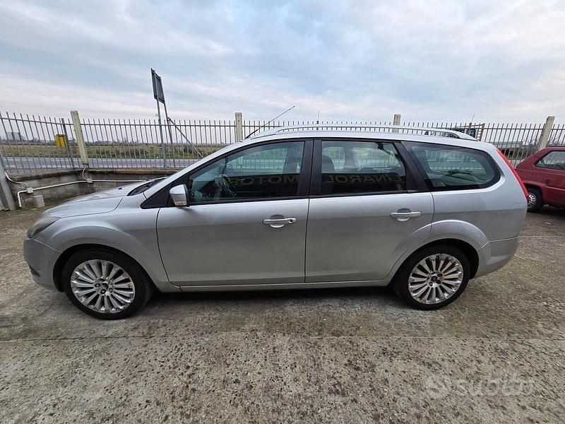 Usata Ford Focus Style 116 CV (85 kW) 2008 Grigio Station wagon