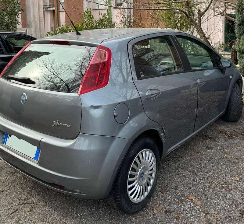Usata Fiat Grande Punto Dynamic 75 CV (55 kW) 2006 Grigio Utilitaria