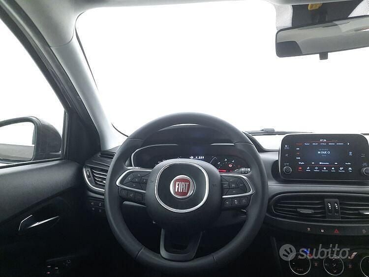 Usata Fiat Tipo Lounge 120 CV (88 kW) 2021 Marrone Station wagon