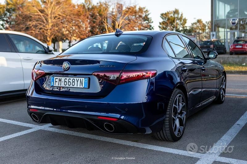Usata Alfa Romeo Giulia 180 CV (132 kW) 2018 Blu Berlina
