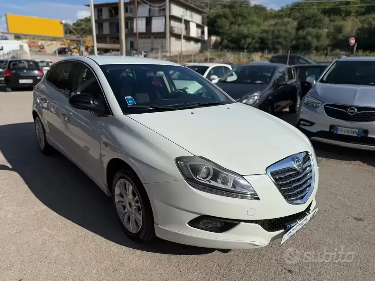 Usata Lancia Delta 120 CV (88 kW) 2014 Bianco Utilitaria