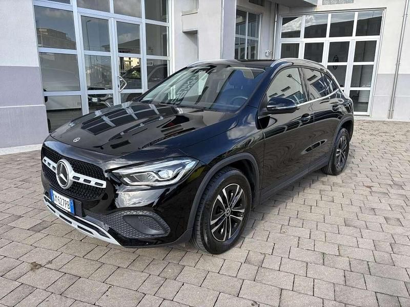 Nero Usata 2023 Mercedes GLA180 Business SUV | 33.900 € (Buon prezzo) - Immagine 1/4