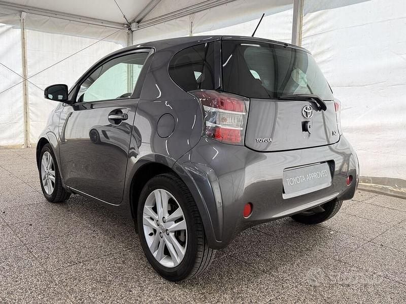 Begagnad Toyota iQ Executive 99 HK (72 kW) 2010 Halvkombi