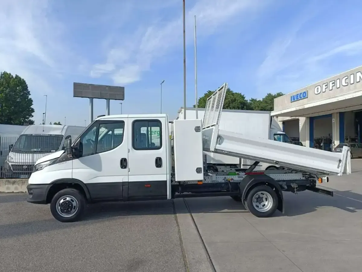 Usata Iveco Daily 160 CV (117 kW) 2023 Bianco Furgone
