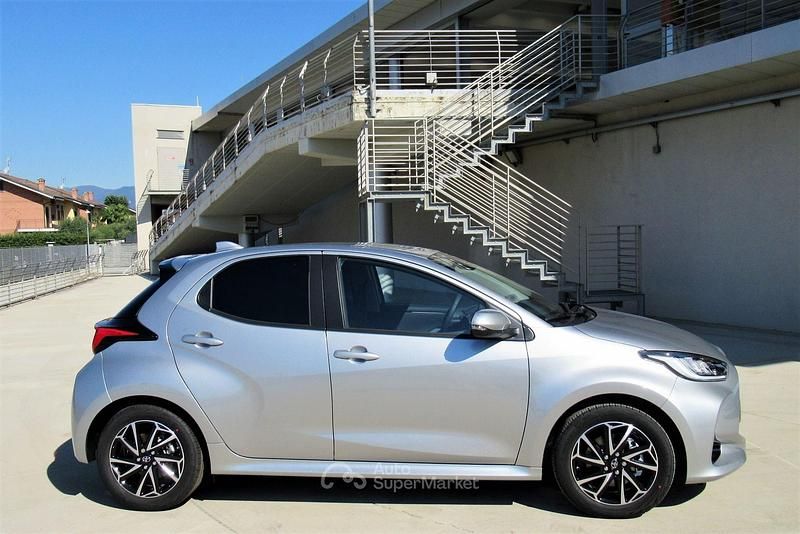 Usata Toyota Yaris Hybrid Trend 116 CV (85 kW) 2022 Argento Berlina