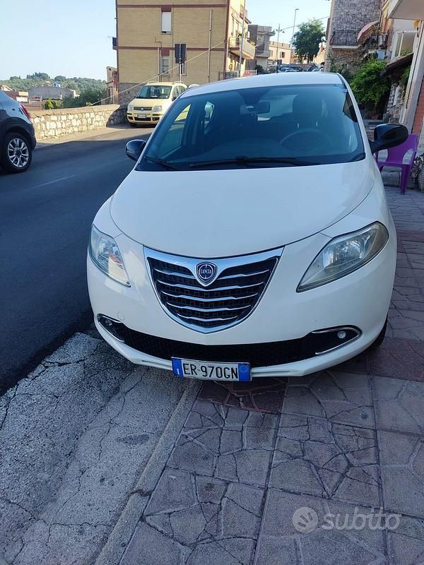 Usata Lancia Ypsilon 95 CV (69 kW) 2013 Bianco Utilitaria