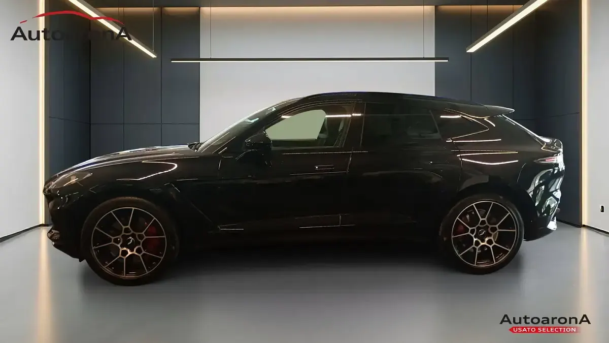Usata Aston Martin DBX 551 CV (405 kW) 2021 A2 nero brillante SUV