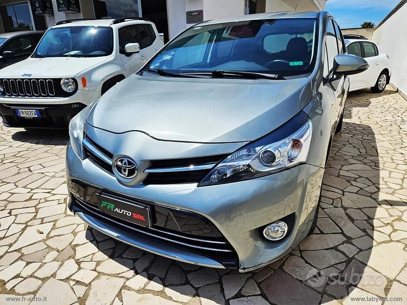 Usata Toyota Verso Active 2013 Grigio Monovolume