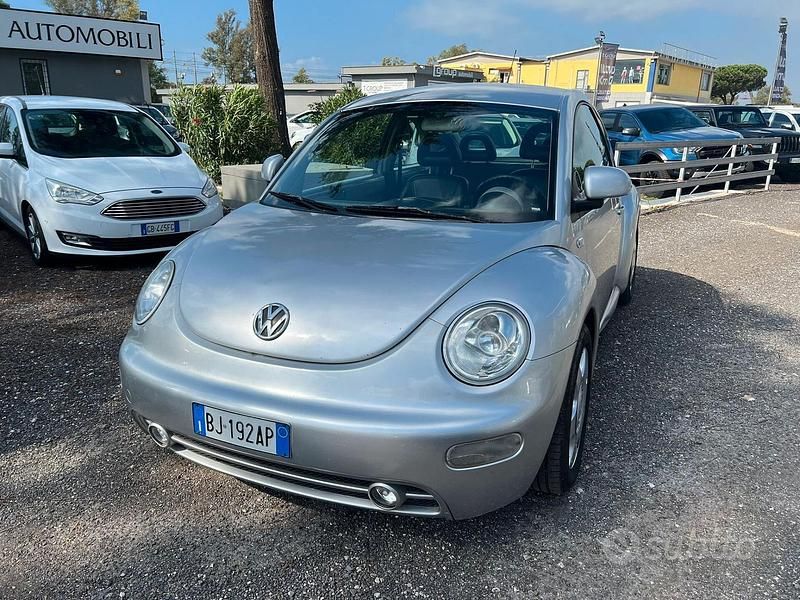 Usata VW New Beetle 90 CV (66 kW) 2000 Argento Utilitaria
