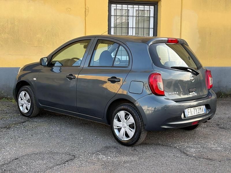 Usata Nissan Micra 80 CV (58 kW) 2015 Gray Utilitaria