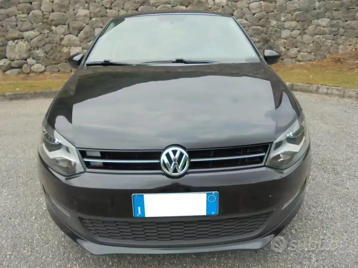 Begagnad VW Polo Comfortline 69 HK (50 kW) 2012 Svart Halvkombi