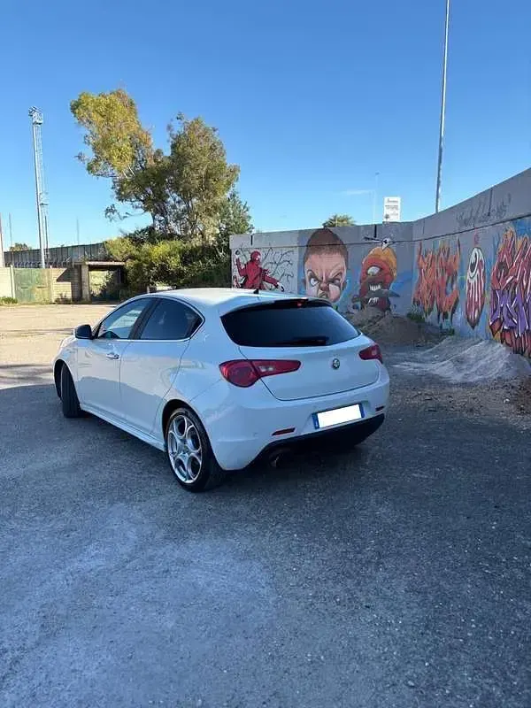 Usata Alfa Romeo Giulietta Progression 170 CV (125 kW) 2010 Bianco Utilitaria
