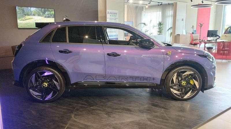 Nuova Abarth 600e Scorpionissima 206 kW (281 CV) 2025 Hypnotic purple SUV