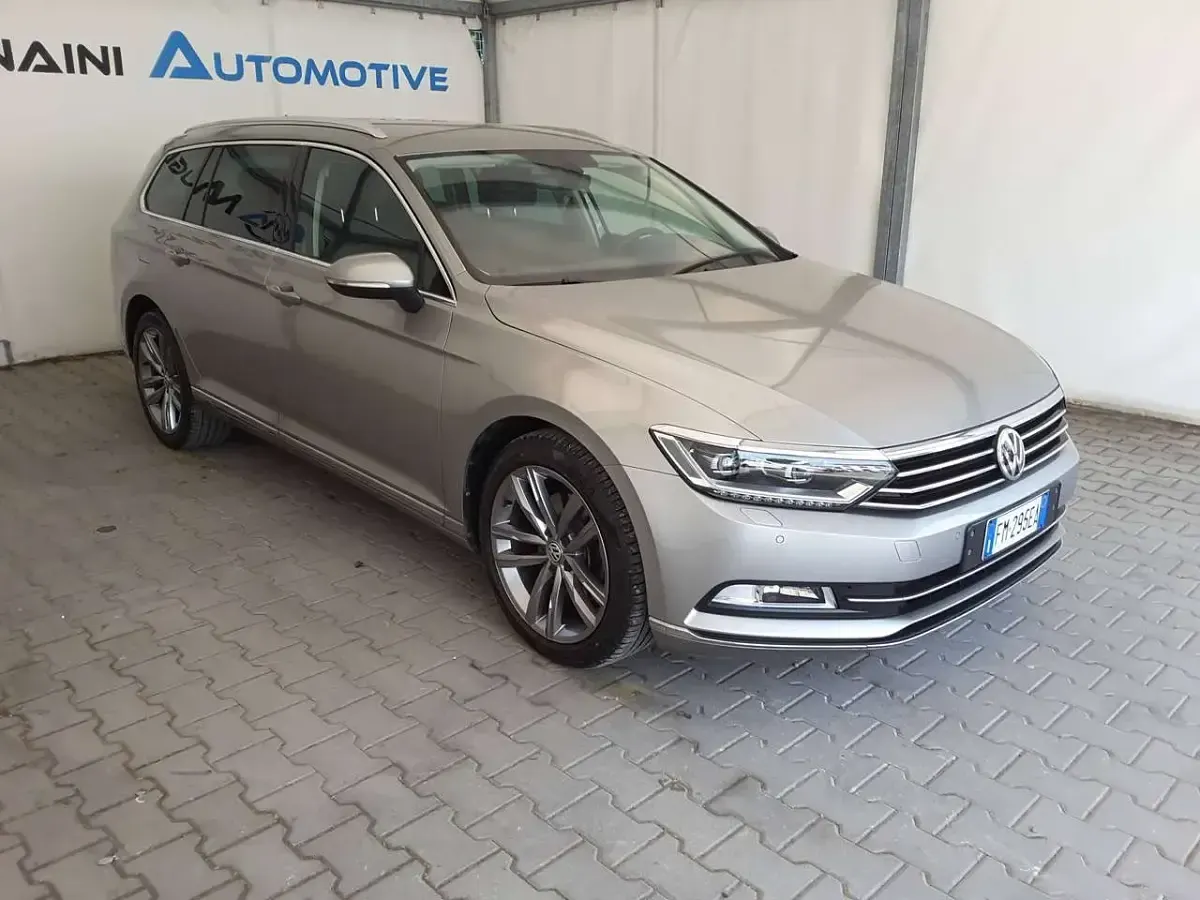 Usata VW Passat Highline 190 CV (139 kW) 2017 Grigio Station wagon