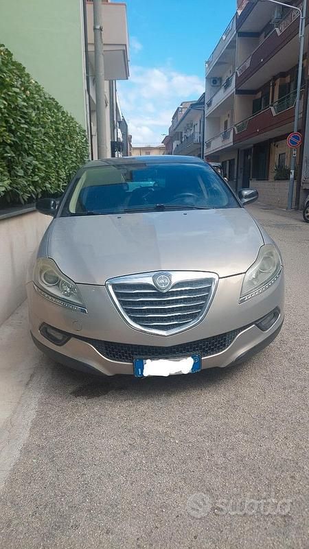 Usata Lancia Delta 120 CV (88 kW) 2012 Utilitaria