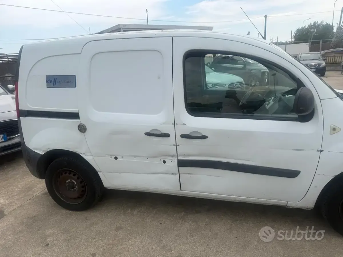 Usata Renault Kangoo 90 CV (66 kW) 2011 Bianco Monovolume