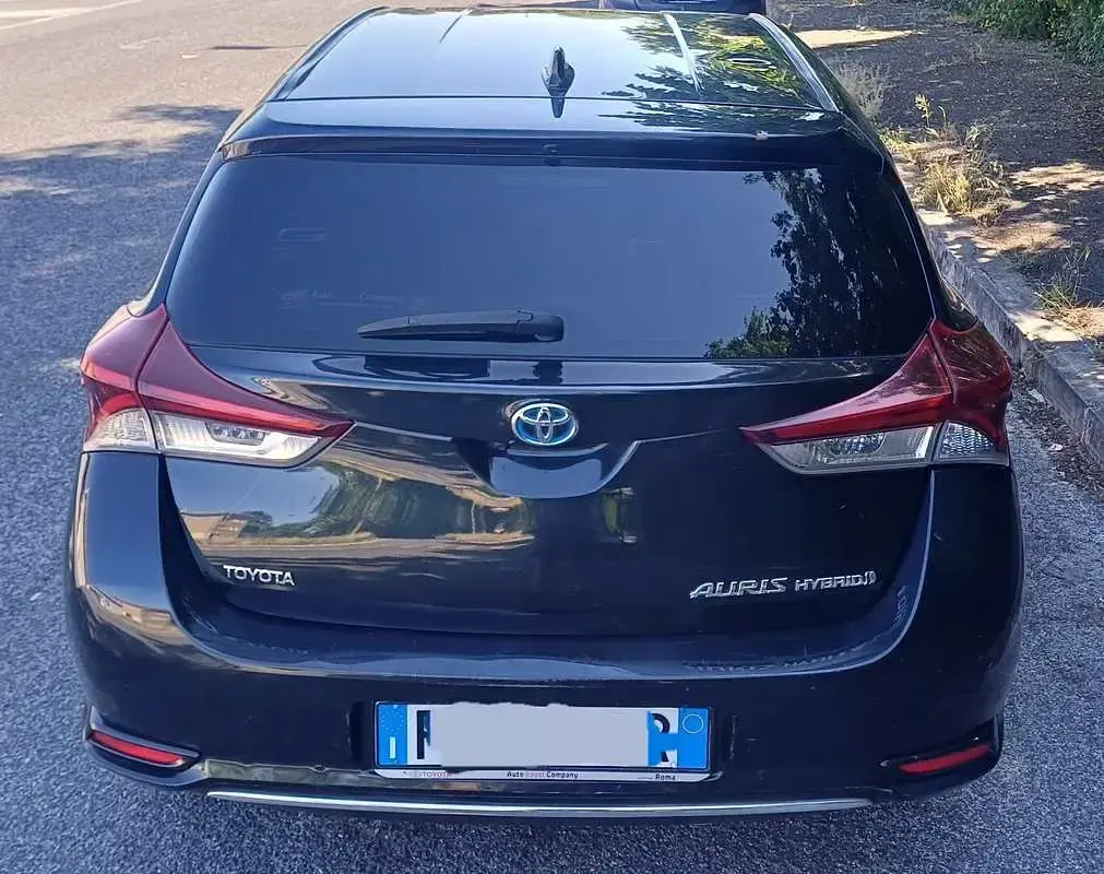 Usata Toyota Auris Hybrid Active 99 CV (72 kW) 2015 Berlina