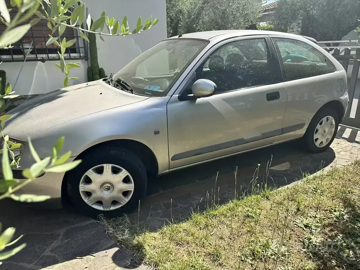 Usata Rover 25 84 CV (61 kW) 2001 Grigio Utilitaria