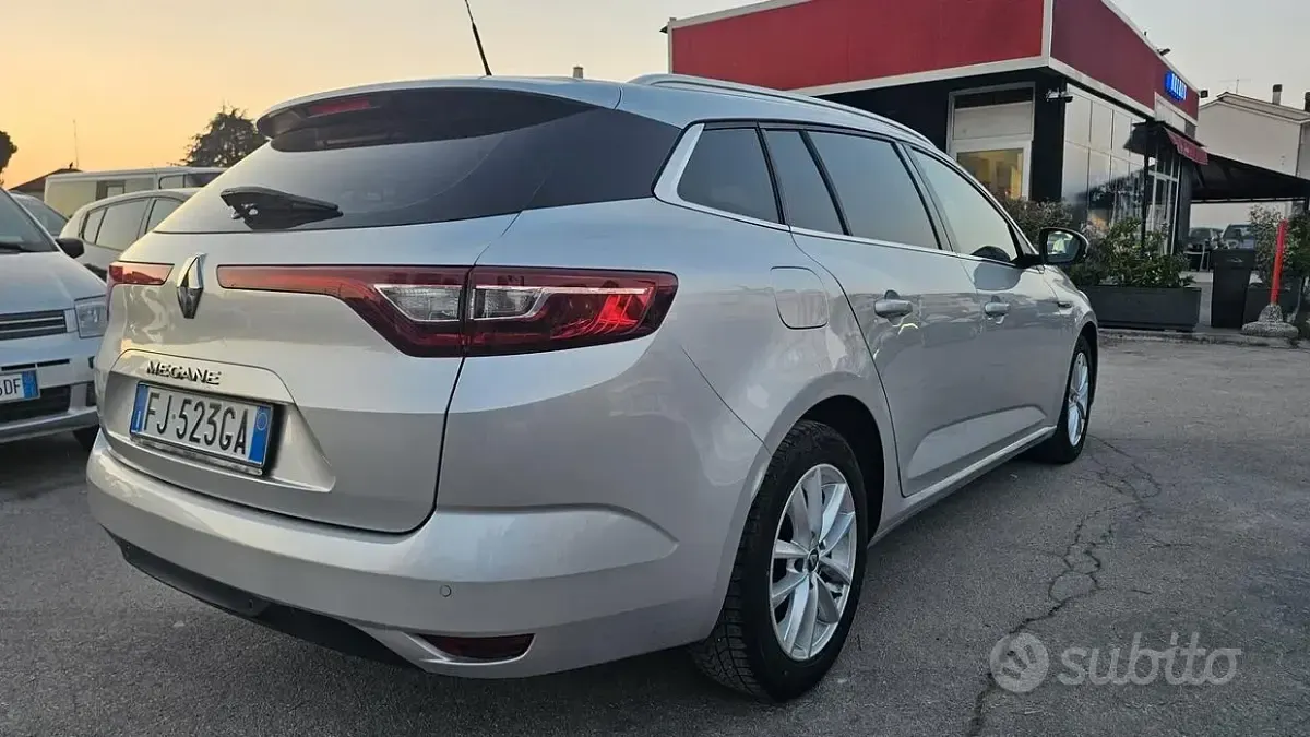 Usata Renault Mégane GrandTour Bose Edition 110 CV (80 kW) 2017 Grigio Station wagon