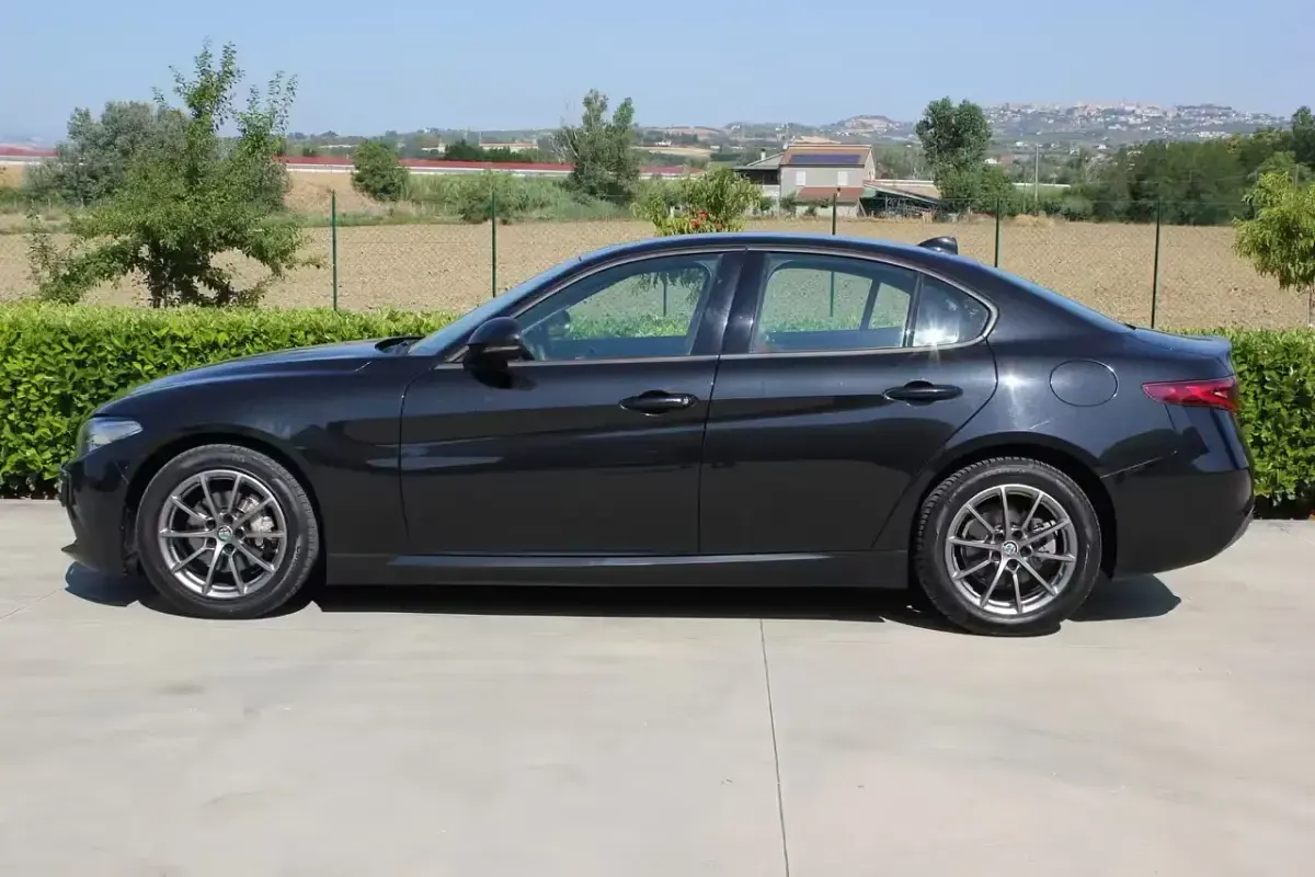 Usata Alfa Romeo Giulia Business 136 CV (100 kW) 2019 Nero Berlina