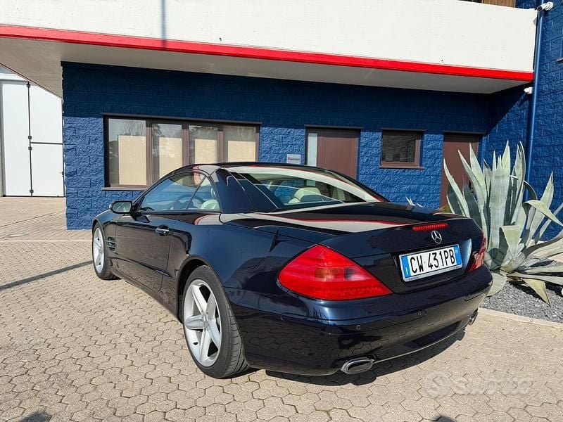 Usata Mercedes SL350 245 CV (180 kW) 2005 Blu Cabrio