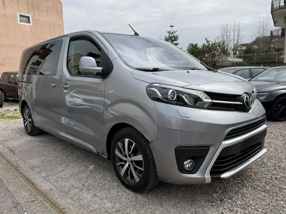 Usata Toyota Proace Verso 177 CV (130 kW) 2022 Grigio Station wagon