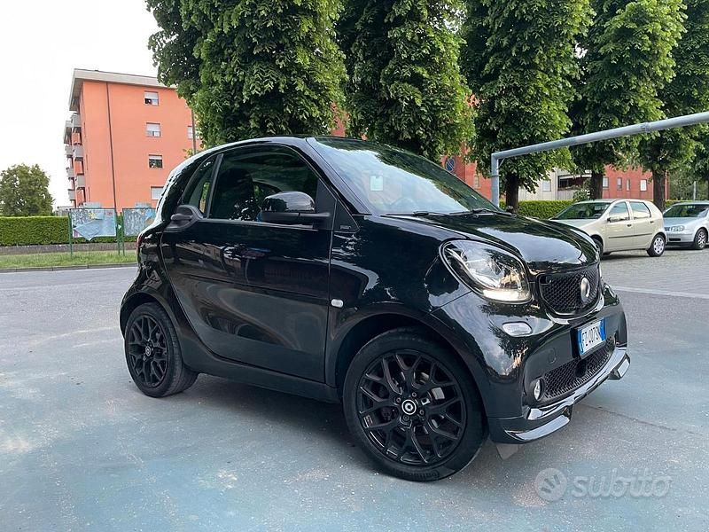 Usata Smart ForTwo Coupé Superpassion 90 CV (66 kW) 2019 Nero Utilitaria