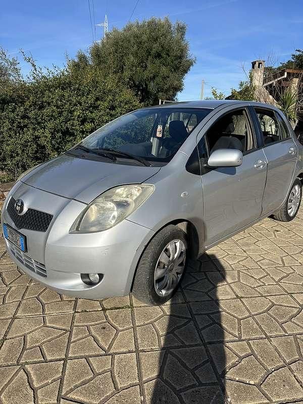 Usata Toyota Yaris Sol 87 CV (63 kW) 2007 Grigio Utilitaria
