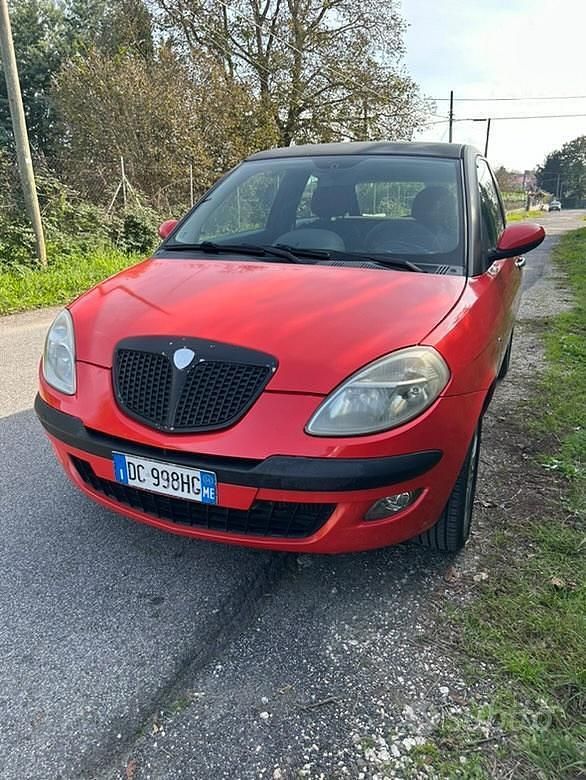 Usata Lancia Ypsilon 70 CV (51 kW) 2006 Rosso Utilitaria
