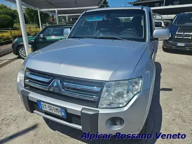 Usata Mitsubishi Pajero Intense 200 CV (147 kW) 2010 Grigio metallizzato SUV