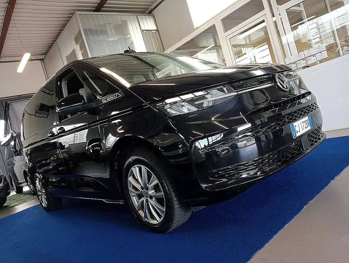 Usata VW Multivan Life 150 CV (110 kW) 2022 Nero deep Monovolume