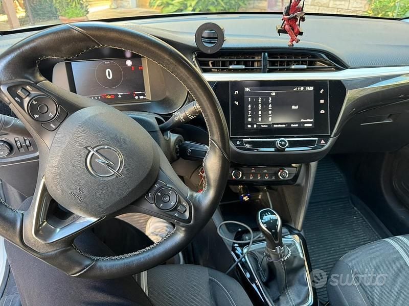Usata Opel Corsa Design & Tech 75 CV (55 kW) 2022 Bianco Utilitaria