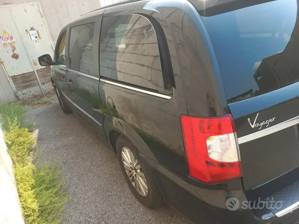 Usata Lancia Voyager 177 CV (130 kW) 2011 Nero Monovolume