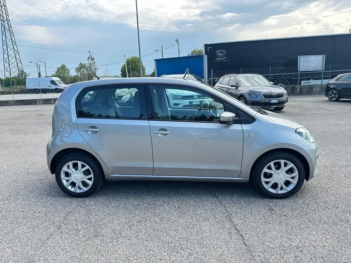 Usata VW up! Highline 68 CV (50 kW) 2016 Grigio Utilitaria