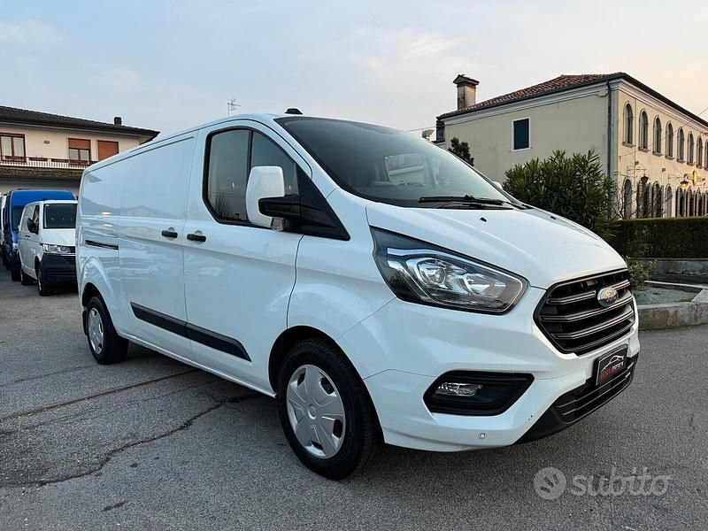 Occasion Ford Transit Custom Titanium 131 ch (96 kW) 2021 Blanc Berline