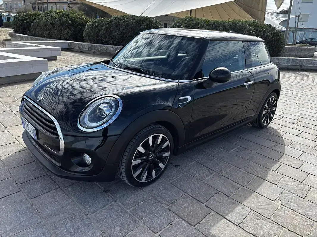 Usata Mini Cooper D 116 CV (85 kW) 2018 Nero Utilitaria