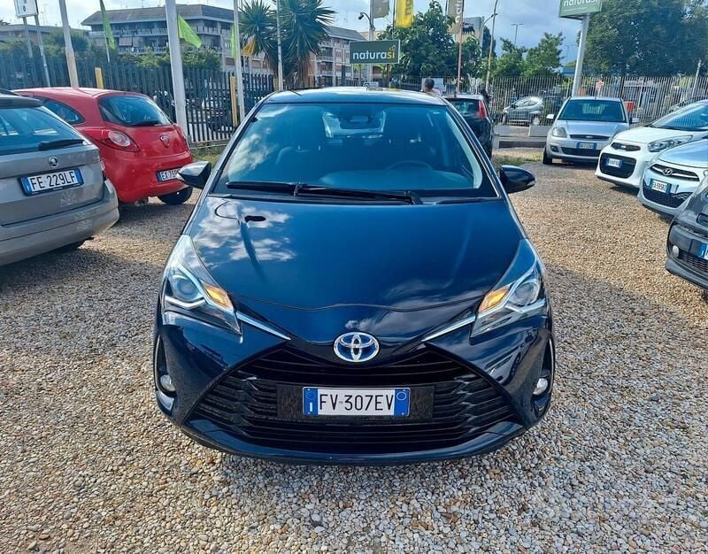 Usata Toyota Yaris Hybrid Active 73 CV (53 kW) 2019 Blu Berlina