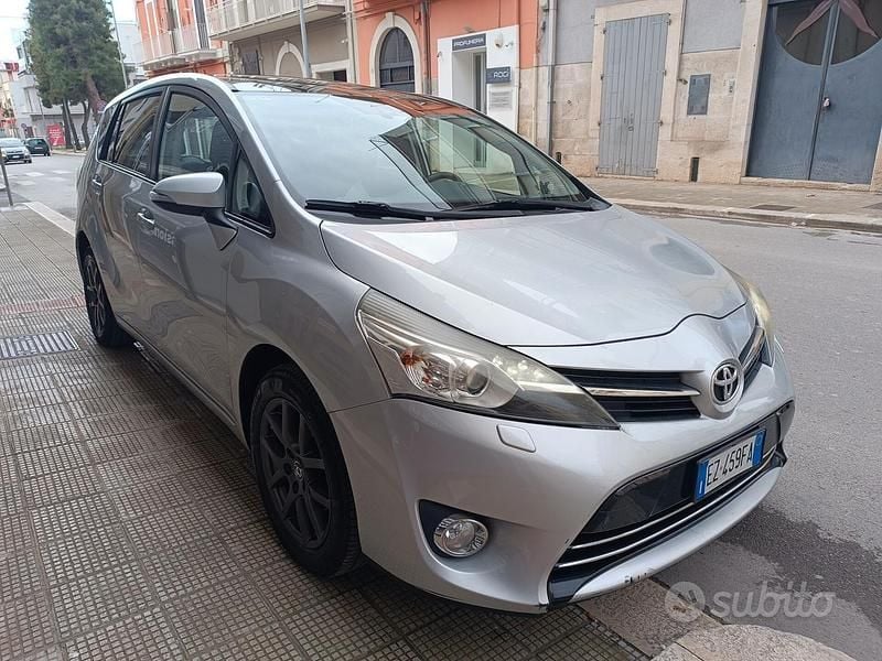 Usata Toyota Verso Style 111 CV (81 kW) 2015 Grigio Monovolume