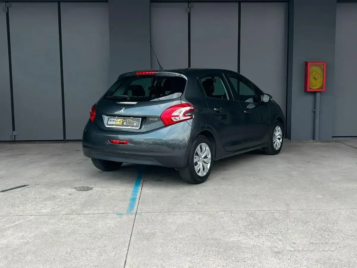 Usata Peugeot 208 Active 82 CV (60 kW) 2013 Grigio Utilitaria