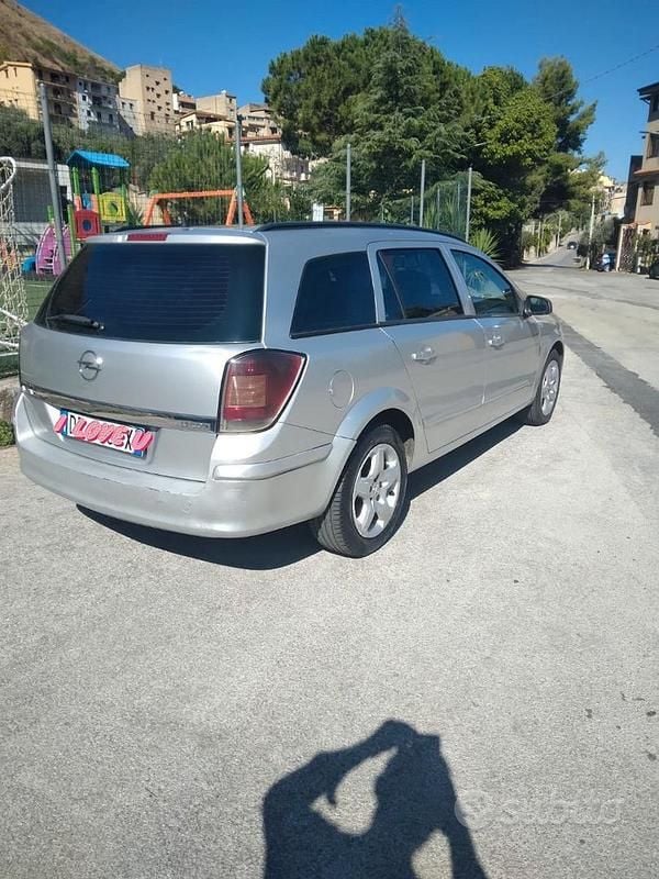 Usata Opel Astra 60 CV (44 kW) 2008 Grigio Station wagon