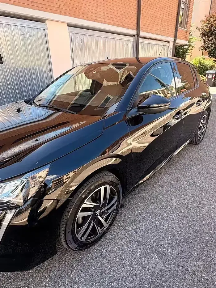 Usata Peugeot 208 Allure 101 CV (74 kW) 2023 Nero Utilitaria