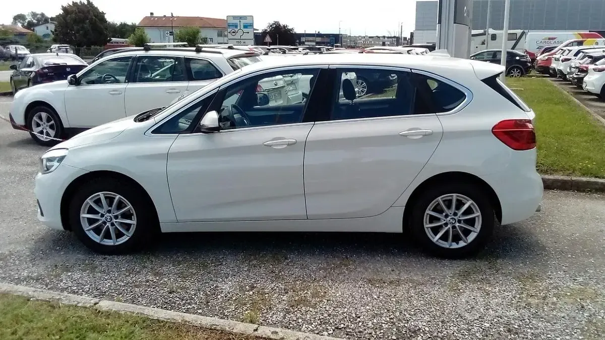 Usata BMW 218 Efficient Dynamics 150 CV (110 kW) 2018 Bianco Station wagon