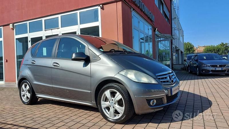 Grigio Usata 2008 Mercedes A150 Avantgarde Tre volumi | 2200 € (Super prezzo) - Immagine 1/4