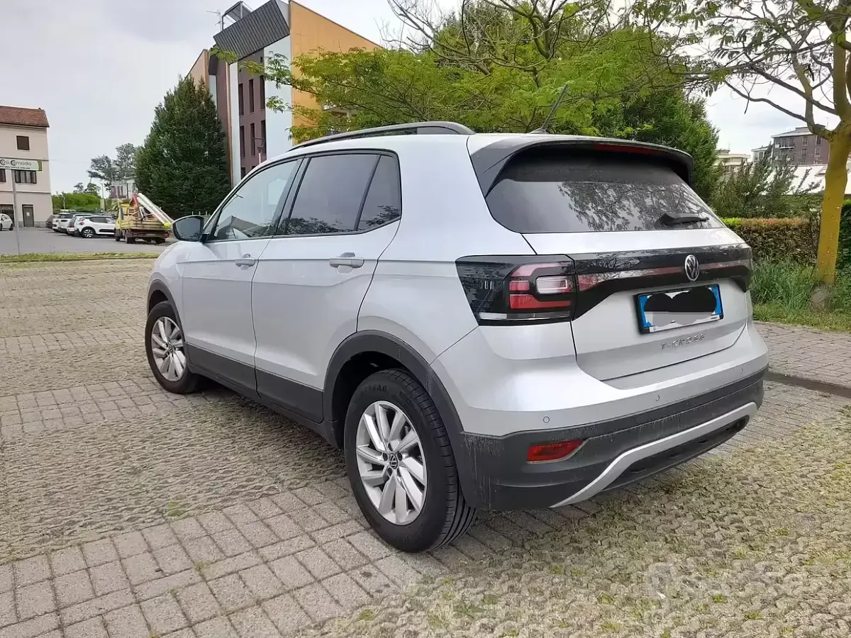 Käytetty VW T-Cross Style 110 HP (80 kW) 2021 Harmaa Katumaasturi
