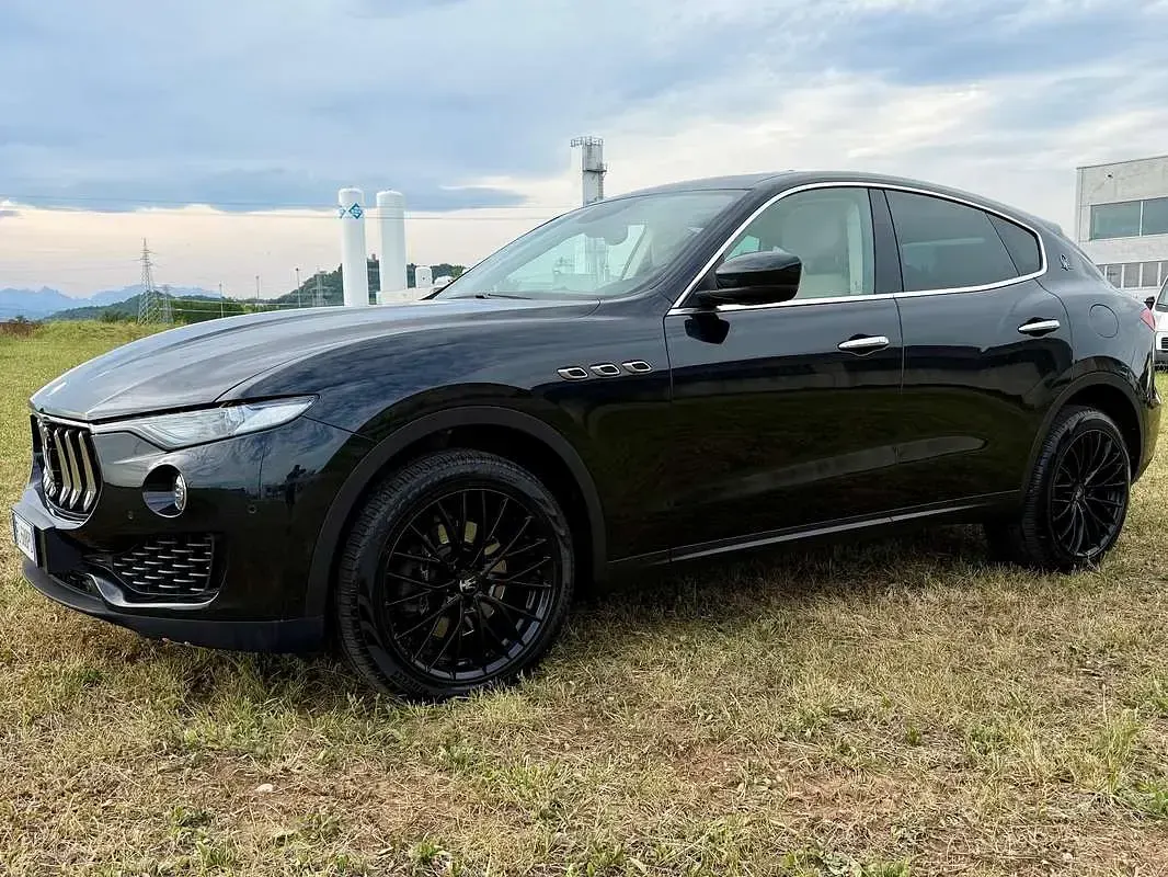 Usata Maserati Levante GranLusso 250 CV (183 kW) 2017 Nero SUV