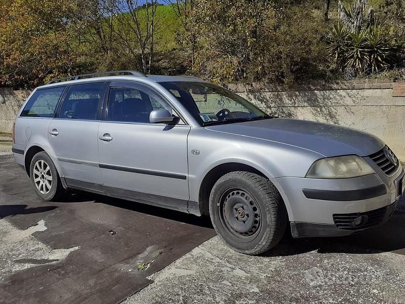 Grigio Usata 2003 VW Passat Station wagon | 1500 € (Buon prezzo) - Immagine 1/4
