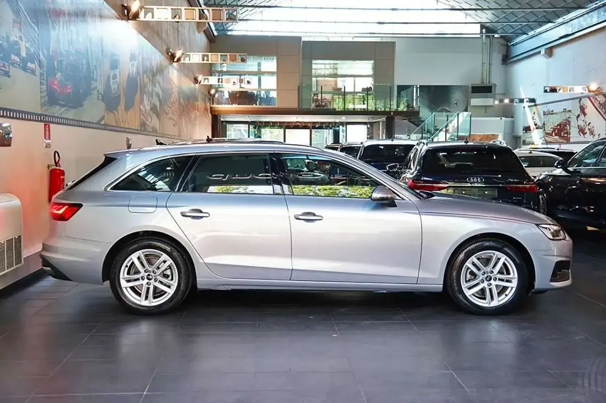 Usata Audi A4 Business 163 CV (119 kW) 2024 Argento Station wagon