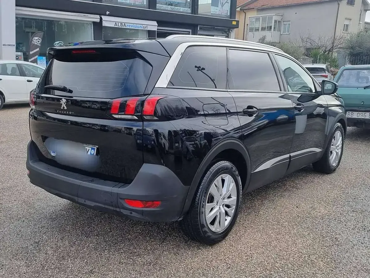 Usata Peugeot 5008 Allure 131 CV (96 kW) 2019 Nero SUV